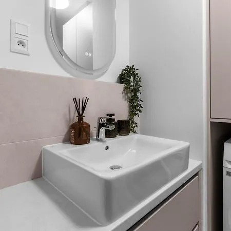 Slnecnice 2-bedroom On Floor 6 With Balcony And Parking By Skyviews 公寓 布拉迪斯拉发