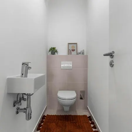 Slnecnice 2-bedroom On Floor 6 With Balcony And Parking By Skyviews 公寓 *