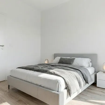 Slnecnice 2-bedroom On Floor 6 With Balcony And Parking By Skyviews * 布拉迪斯拉发